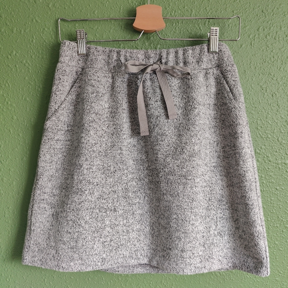 EUC LOFT BRUSHED KNIT JOGGER SKIRT IN BLACK / WHITE COMBO SIZE SMALL